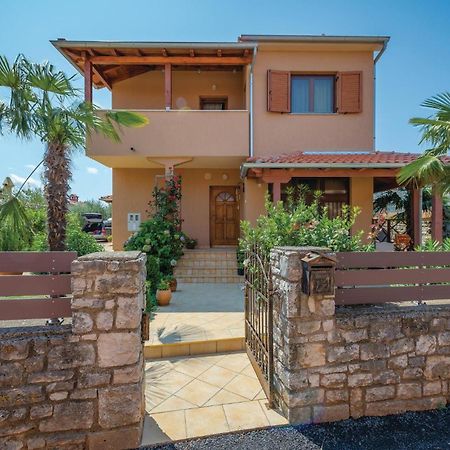 Stunning Apartment In Rovinj With Kitchen エクステリア 写真