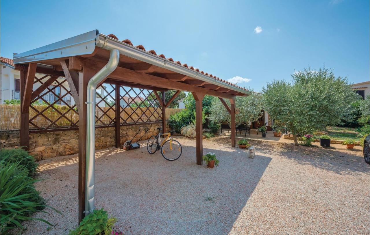 Stunning Apartment In Rovinj With Kitchen エクステリア 写真