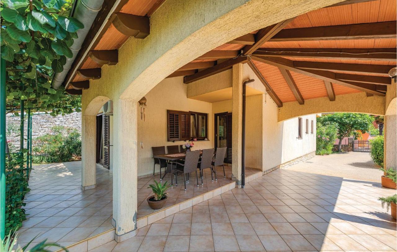 Stunning Apartment In Rovinj With Kitchen エクステリア 写真