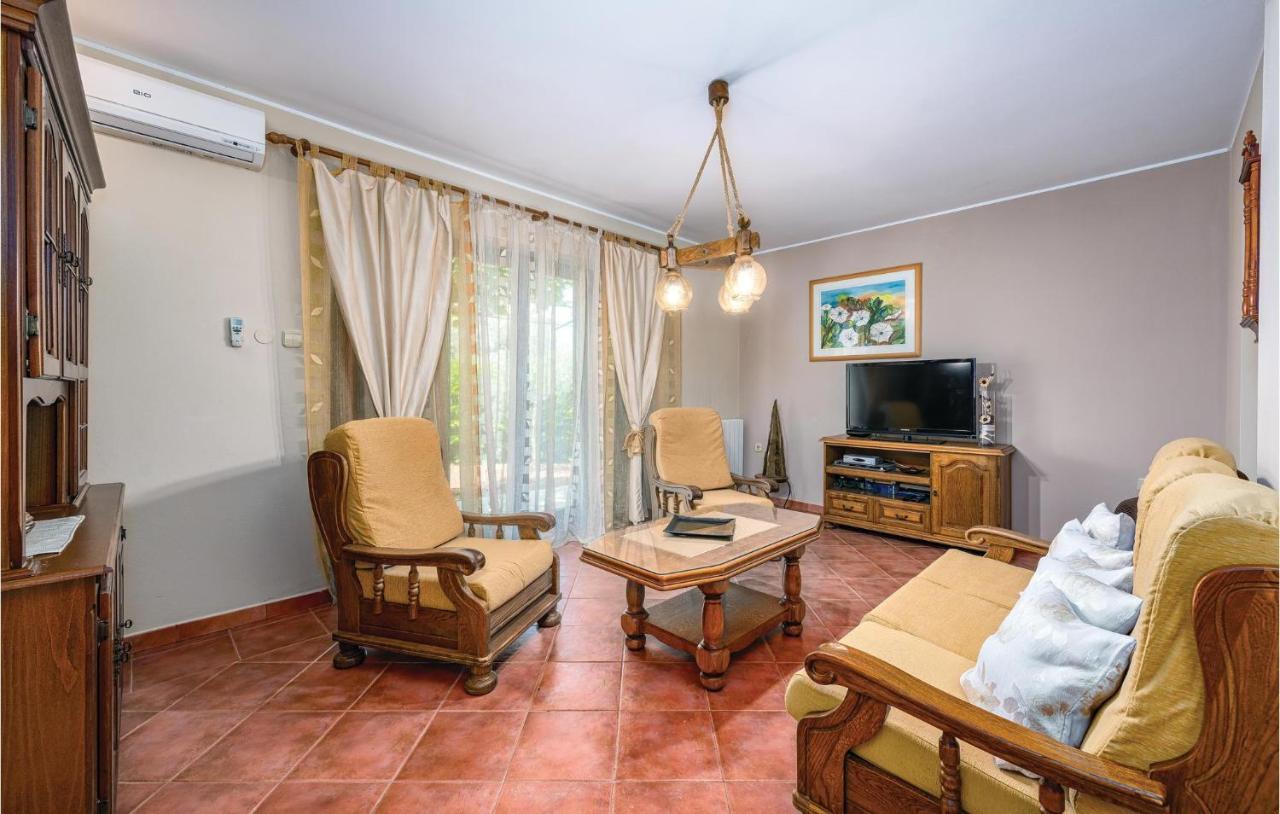 Stunning Apartment In Rovinj With Kitchen エクステリア 写真