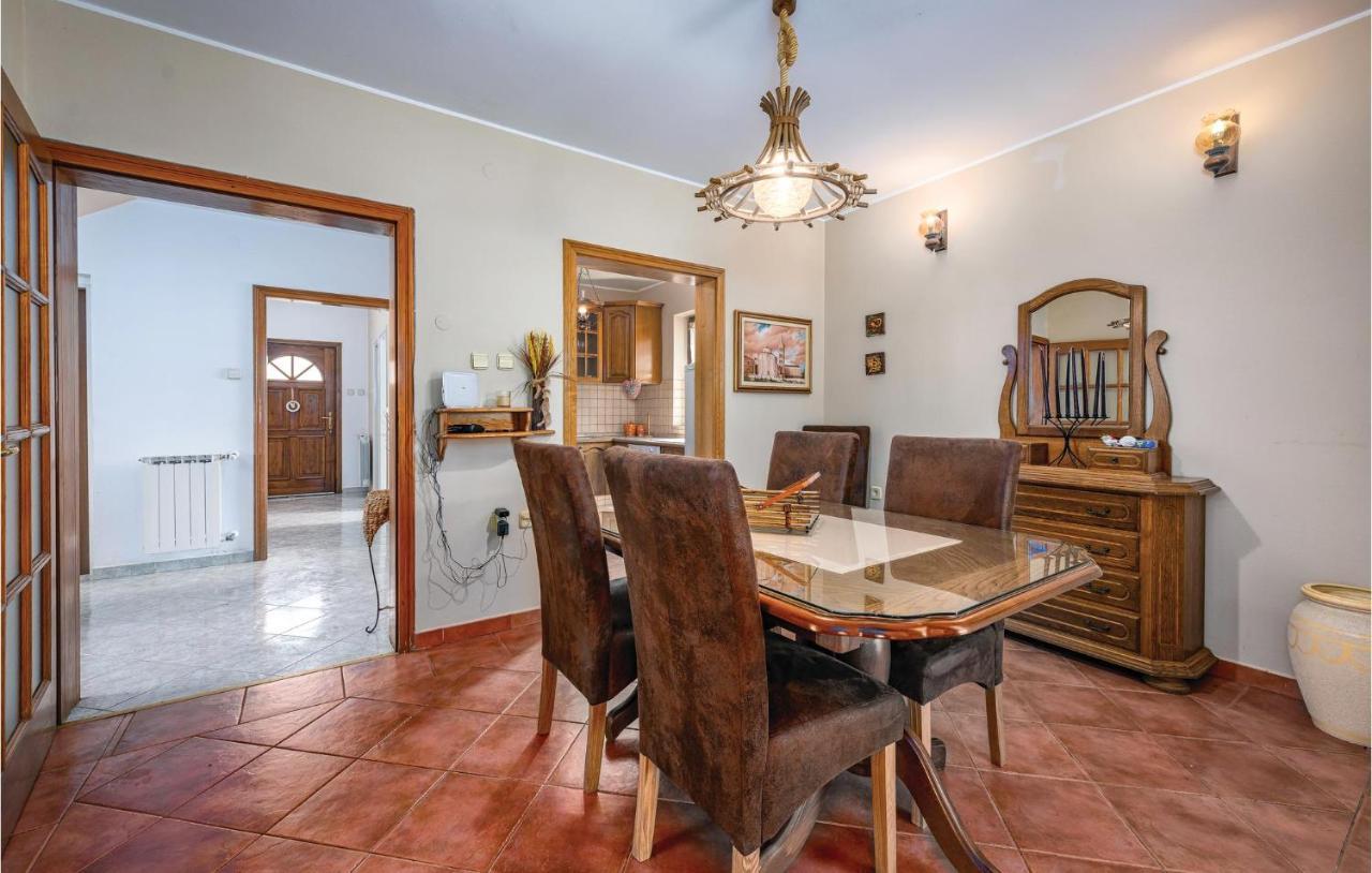 Stunning Apartment In Rovinj With Kitchen エクステリア 写真