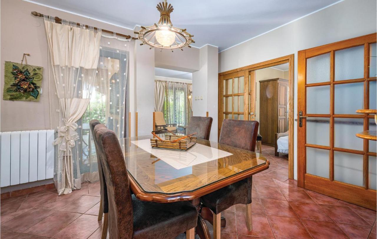 Stunning Apartment In Rovinj With Kitchen エクステリア 写真