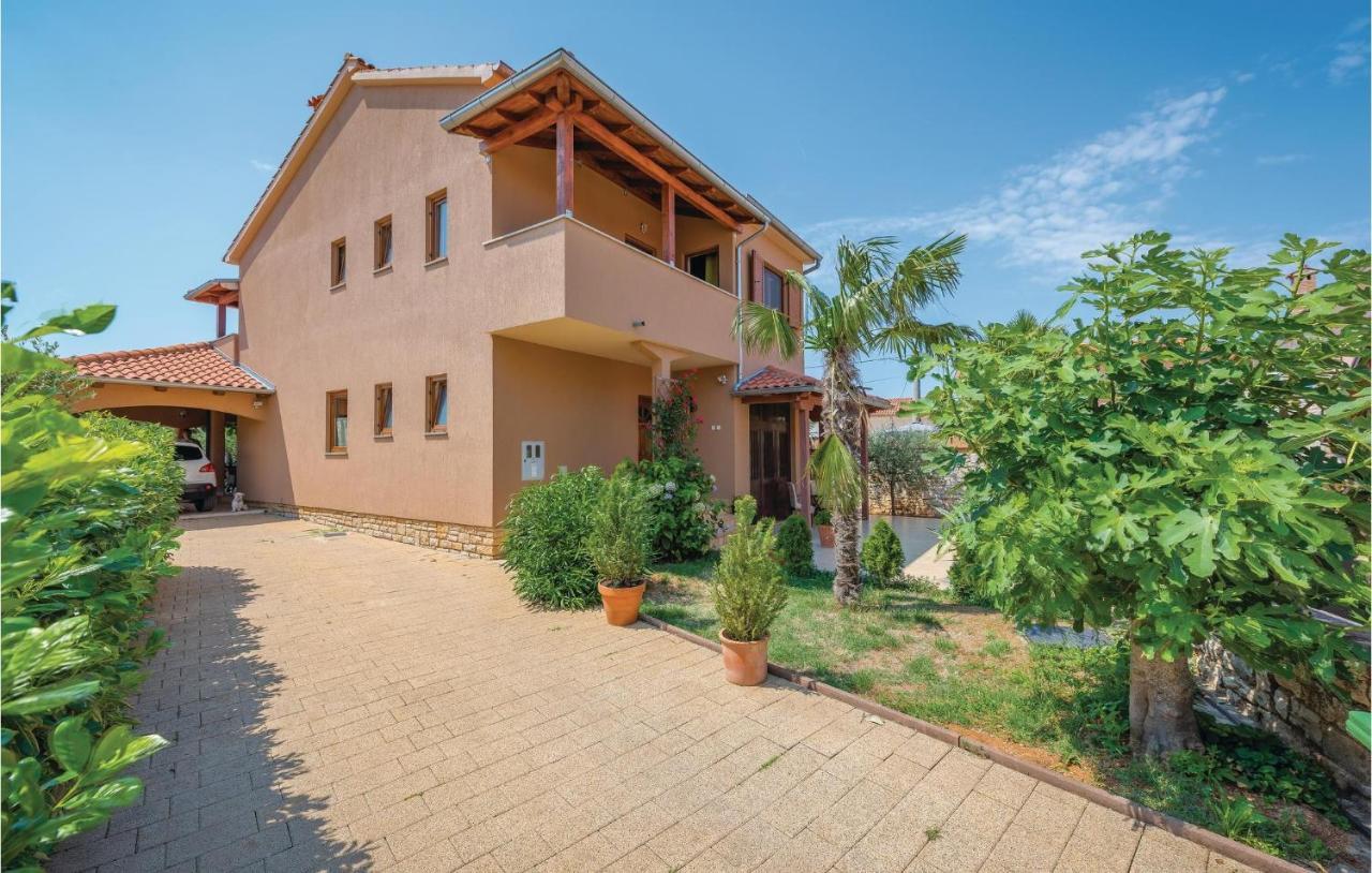 Stunning Apartment In Rovinj With Kitchen エクステリア 写真