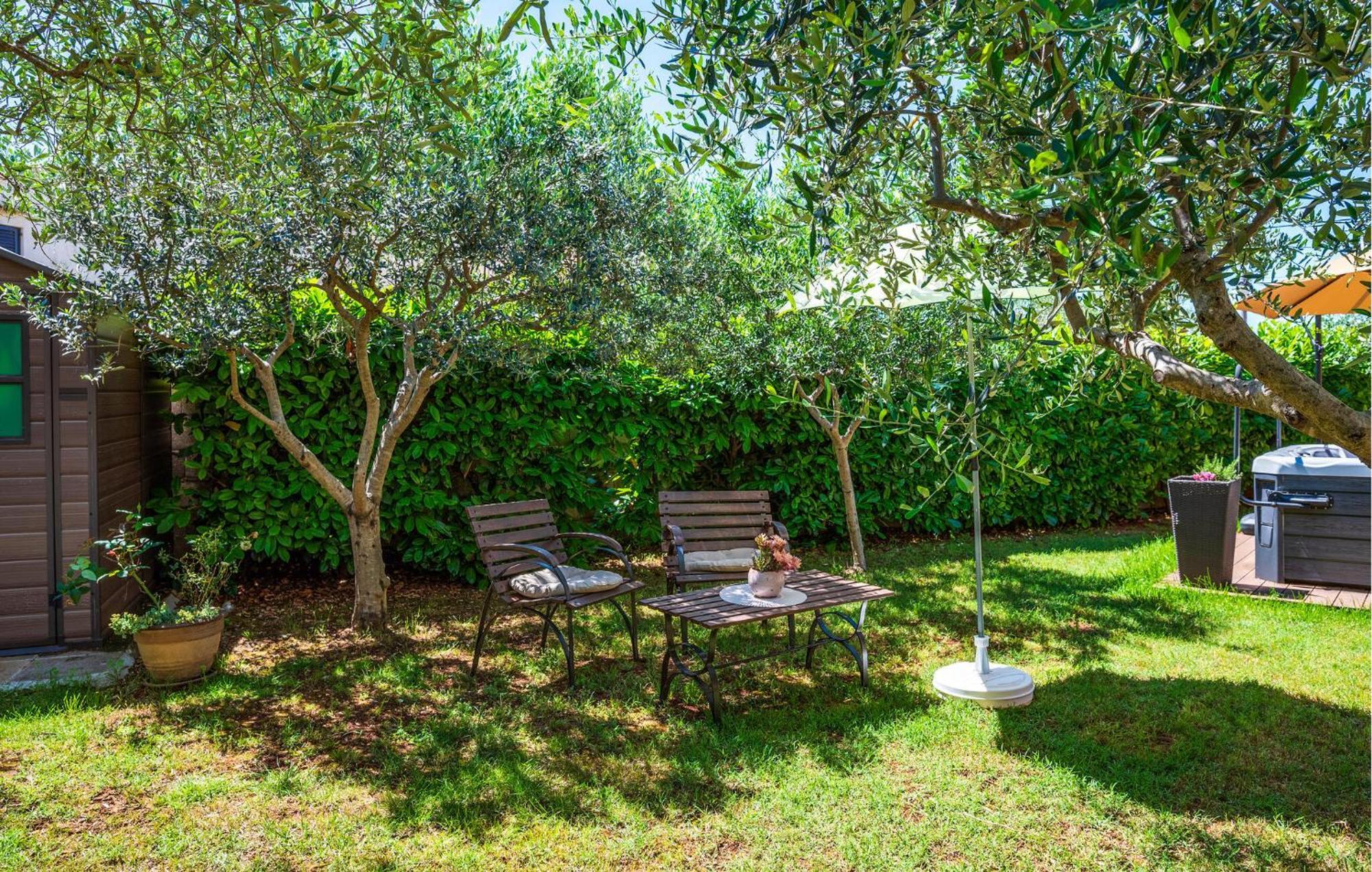 Stunning Apartment In Rovinj With Kitchen エクステリア 写真