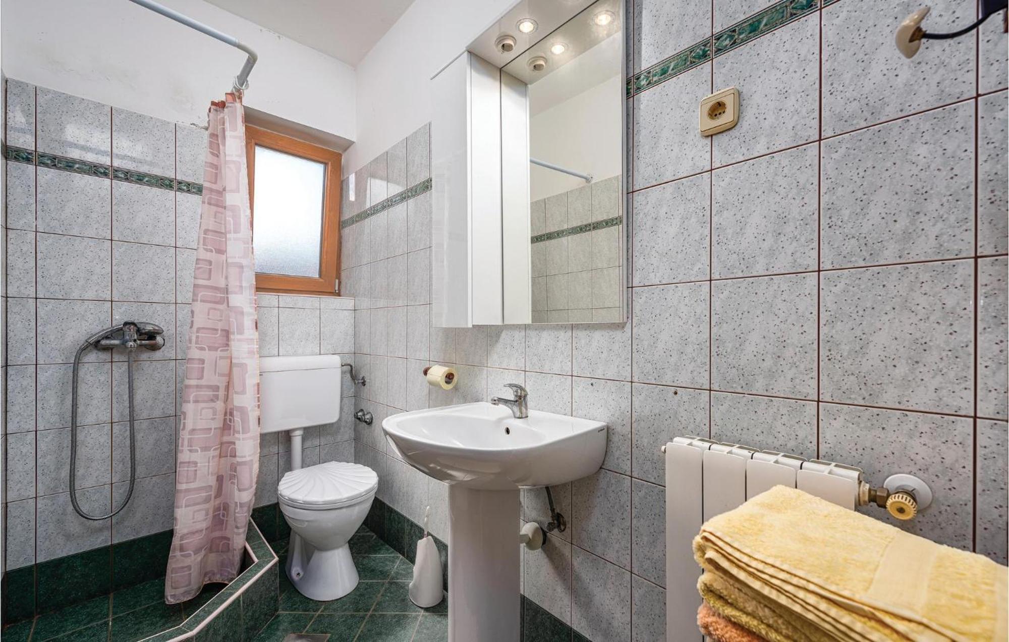 Stunning Apartment In Rovinj With Kitchen エクステリア 写真