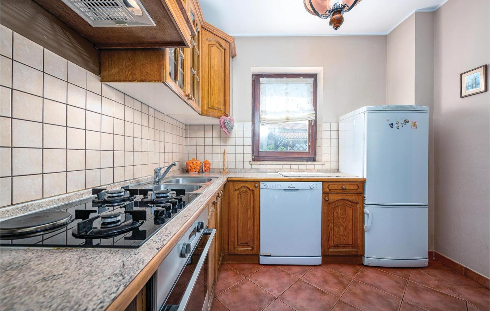 Stunning Apartment In Rovinj With Kitchen エクステリア 写真