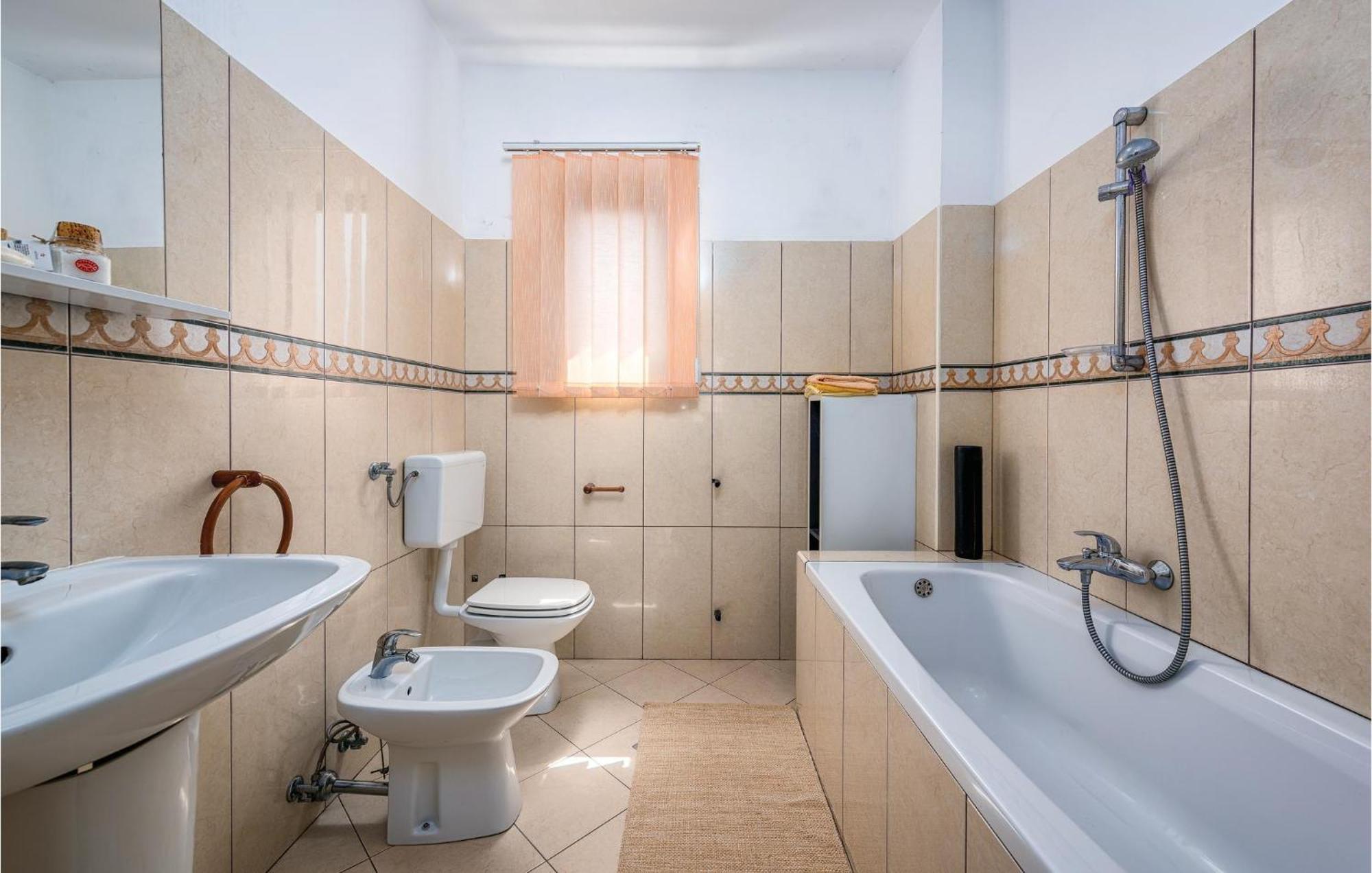 Stunning Apartment In Rovinj With Kitchen エクステリア 写真