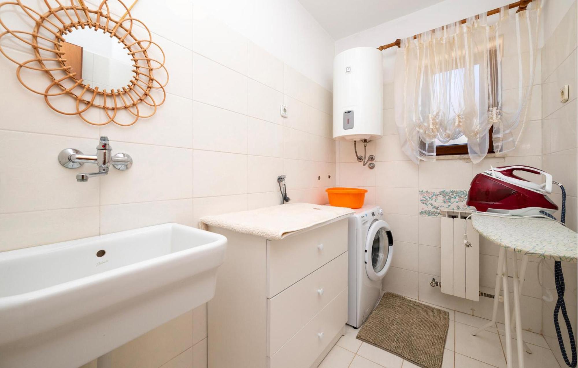 Stunning Apartment In Rovinj With Kitchen エクステリア 写真
