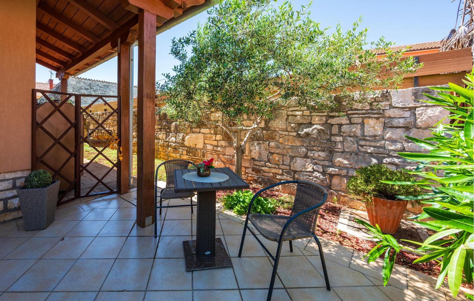 Stunning Apartment In Rovinj With Kitchen エクステリア 写真