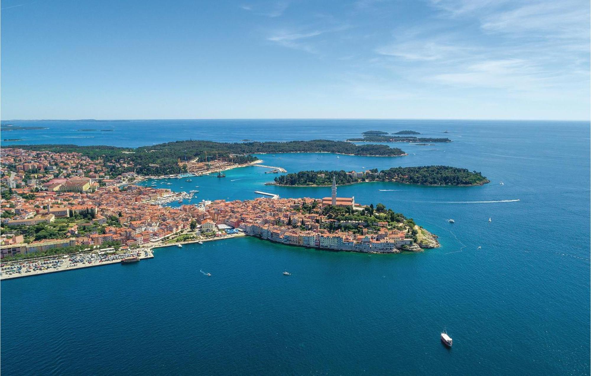 Stunning Apartment In Rovinj With Kitchen エクステリア 写真